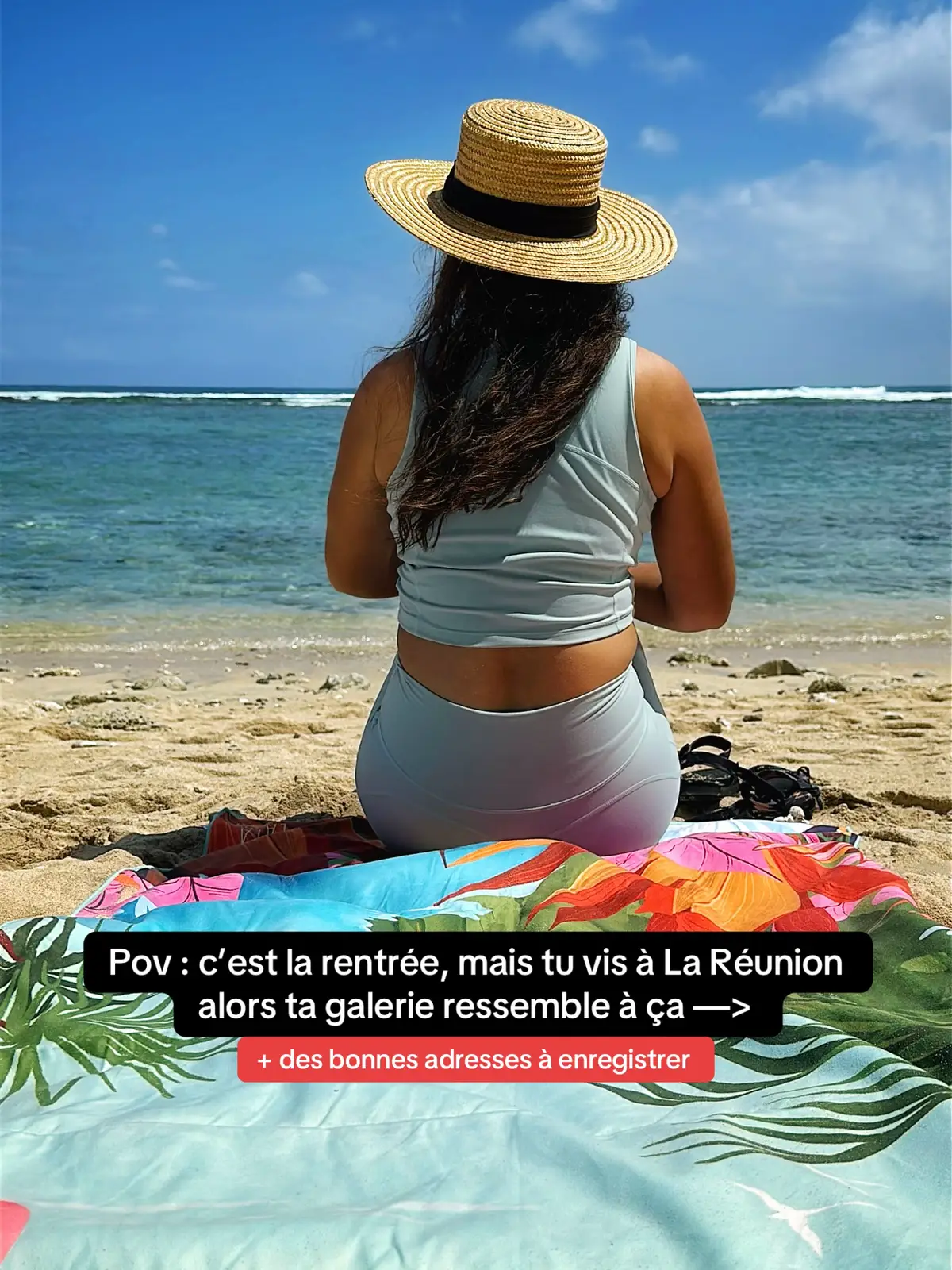 Boho Restaurant *: tout était parfait, le cadre exceptionnel (je suis tombée fan de la déco) et la cuisine, qui sont une invitation au voyage. Mention spéciale pour les bao en entrée et le poisson façon ceviche, une explosion de saveurs. Je vous en reparle bientôt en vidéo. Infos pratiques : 24 avenue de Bourbon, St-Gilles ouvert du mercredi au dimanche soir + le dimanche midi (réservez au +262 262 08 38 17) Frac Réunion : l'expo photo à voir absolument, Kwir Nou Exist de @rayamartigny et @edward_wichard qui met en lumière les identités Kwir à La Réunion. Les portraits sont vIbrants, captivants, ça faisait longtemps que je n'avais pas été aussi touchée et inspirée par une expo (gratuit) Le Fa’am : adresse très instagrammable qui vaut le détour, mon ube était très bon, ma brioche salée était ultra-moelleuse. Cette rentrée rime avec découverte du matcha et pour l'instant j'ai aimé ceux que j'ai goûté chez Utopia_matcha, Bois la tasse, Maison_moka et Le Fa'am - Où trouve-t-on les meilleurs selon toi ? Musée de Villèle : une éternité que je n'y avais pas mis les pieds et si c'est votre cas aussi, ne tardez pas, le musée fermera pour rénovation en 2026. J'ai appris qu'ils proposent des visites en créole tous les 1er dimanches du mois L’atelier de Flo  brunch créole qui mêle authenticité et originalité. Fan des œufs brouillés au caloupilé Bois la tasse : dans mon top des adresses pour manger végétarien à St-Denis. Le risotto, les œufs avec du simili bacon, le pâté créole...tout était bon ! Tropic_appart_hotel : j'ai profité d'une promo pour ce énième séjour dans cet hôtel hyper pratique pour tout faire à pied à St-Gilles. 85€ la nuit, pas mal non ? Le Sud: ne manquez pas l'expo photo et la bibliothèque top pour les marmailles, 100% gratuit #iledelareunion 