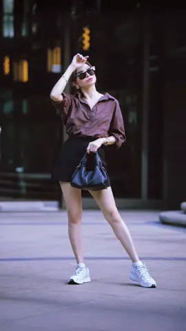 Simple poses for your #OOTD  #howtopose #posingtips #ladies #singapore 