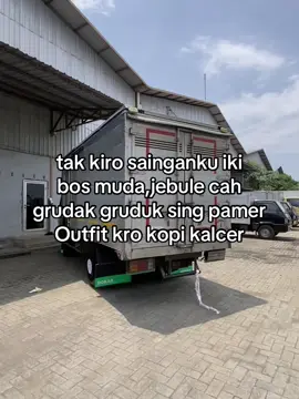 la yo piye cah saiki ga outfit ga kece jare og🗿#dokartiktok #driverstory #trukboxindonesia🇮🇩 #cantermaniaindonesia #trukmaniaindonesia #trukganteng #storydriver #trukbox 