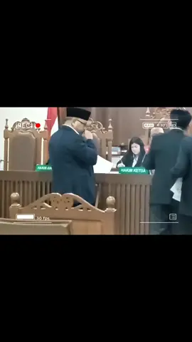 #gugatan ijazah palsu@ Sidang gugatan perdata terhadap Wakil Presiden Gibran Rakabuming Raka di Pengadilan Negeri Jakarta Pusat kembali ditunda karena dokumen dari pihak tergugat masih belum lengkap. ”Ini (semua pihak) sudah hadir. Tapi kuasa (tergugat) belum daftar (ke sistem PN) kita tunggu dulu sebelum mediasi,”,” ujar ketua majelis hakim PN Jakarta Pusat Budi Prayitno, Artikel ini telah tayang di Kompas.com dengan judul 