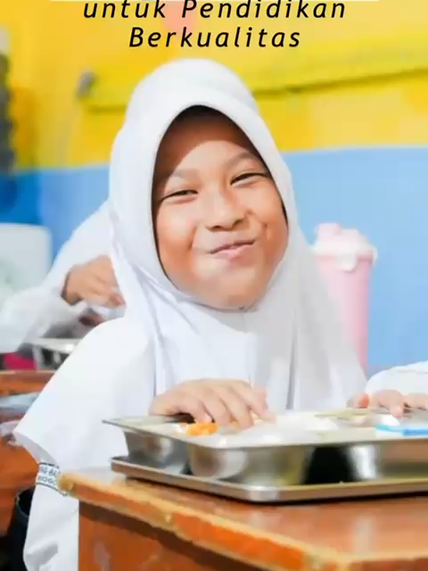 Senyum anak-anak adalah bukti nyata bahwa Program Makan Bergizi Gratis (MBG) membawa harapan baru bagi pendidikan Indonesia. Dengan gizi yang cukup, lahirlah generasi sehat, cerdas, dan berdaya saing #makanbergizigratis #visipresidenprabowo #GiziSeimbang #AnakSehat #IndonesiaMaju #Pendidikan #SDMBerkualitas #GenerasiEmas #CintaIndonesia #Kesehatan #MakanBergizi