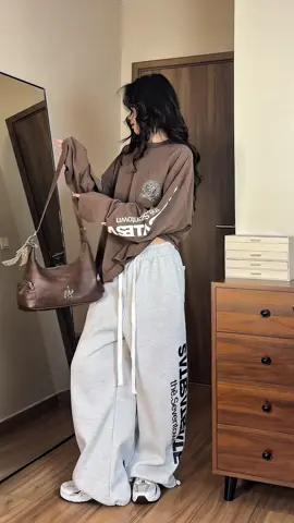 tới khúc sắm đồ cho thu đông rồi đó @Seventowns #outfitideas #mixmatch #phốiđồđẹp #nỉ #hoodies 