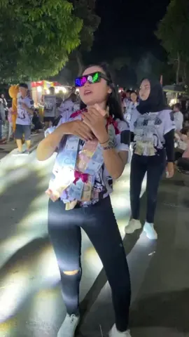 karnaval di darungan kedemangan blitar. bersama pemuda 𝐌𝐉𝐒 𝐨𝐟𝐢𝐜𝐢𝐞𝐚𝐥 guayeng paman... 😜💃 #24jamfyp  #karnavalsoundsystem #karnavaldarungankademangan #soundsistemblitar #brandafypシ