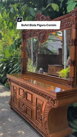 Kami menyediakan produk: Bufet Biola pigura cermin dengan ukuran 1,5 sampai 2m  untuk bahan 100% kayu jati dan warna finishing Natural Melamin glossy / bisa request sesuai selera untuk harga mulai dari 3.6 jt an  Alamat Workshop: Jl.Ratu Kalinyamat Rt 2/5 Krapyak Tahunan Jepara , Jawa Tengah 59421 #mebel #furniture #bufet #cermin #classicfurniture 