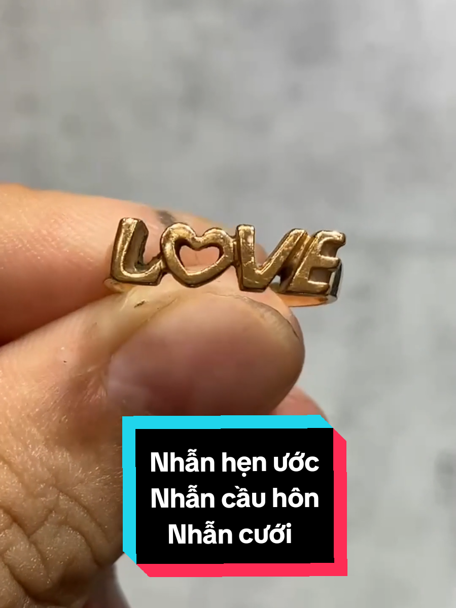 Trả lời @maikamaika1987 Kim cương thiên nhiên vẫn bị mẻ ạ, và đây là viên kim cương thực tế mình cầu hôn vợ #mihyjewelry #metrangsuc #kimcuong #vàng 