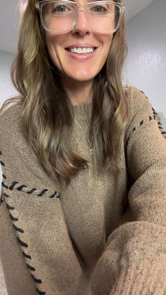 Oversized sweater with binding stitches accent this adorable piece. Super soft and Cozy wear with jeans or leggings . Dont miss out on all the great colors ! Get yours below #sweaterweather #texturedsweater #oversizedsweater #titokfalloutfit 