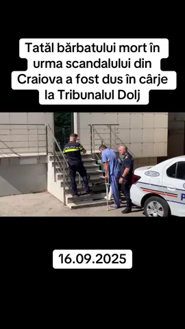 Tatăl bărbatului mort în urma scandalului din Craiova a fost dus în cârje la Tribunalul Dolj Tatăl bărbatului de 38 de ani, care a fost ucis în scandalul cu bâte și topoare din Craiova, a fost dus la instanță, la Tribunalul Dolj, pentru emiterea mandatului de arestare preventivă pentru 30 de zile. Bărbatul a fost internat la Spitalul Județean de Urgență din Craiova, imediat după incidentul din plină stradă. Bărbatul a cerut, ieri, să fie externat, pentru a participa la înmormântarea fiului. Însă a fost dus de polițiști direct la audieri și reținut. Urmează să fie prezentați instanței și cei 4 bărbați care au fost ridicați aseară de la priveghi.