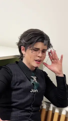 @Bea🎃 as Jon 🫶🫶🫶🫶 I’m in my gaming era again I’ll make new content soon let me just finish genshin story real quick 🫡 #themagnusarchives #themagnusarchivescosplay #eliasbouchard #jonathansims #tma 