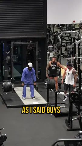 Just wanna do warmup 🫢😆  #anatoly #gym #prank 