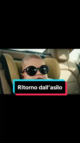 Michelino rientra dall’asilo, non è proprio contentissimo! 😱😡🤣#eseai #veo3 #ridere #babymichelino #virale 