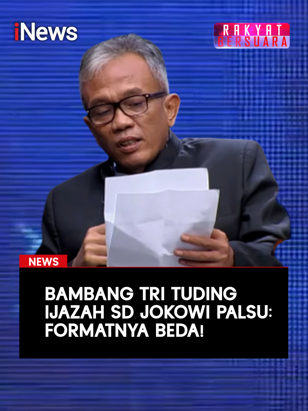 Gugatan soal ijazah Jokowi hingga kini terus bergulis. Di Solo, isu soal ijazah Jokowi pertama kali mencuat pada 2023 lalu, saat PN Solo mengadili penulis buku Jokowi Undercover, Bambang Tri Mulyono. Isu ijazah Jokowi kembali mencuat ketika Muhammad Taufiq mengajukan gugatan ke PN Solo pada April 2025. Terbaru, dua alumnus UGM, Top Taufan, dan Bangun Sutoto mengajukan gugatan Citizen Lawsuit, yang mulai disidangkan hari ini di PN Solo. Rakyat Bersuara Hadir membahas mengenai polemic tersebut bersama narasumber yang kredibel di bidangnya. Salah satu yang hadir adalah eks terpidana kasus Ijazah Jokowi Bambang Tri. Dalam kesempatan tersebut Bambang Tri Tuding Ijazah SD Jokowi juga palsu.  Saksikan selengkapnya hanya di  https://www.youtube.com/live/sAPEUyUjkUo #iNews #RakyatBersuara #AimanWitjaksono #IjazahJokowi #PolemikIjazahJokowi #Jokowi