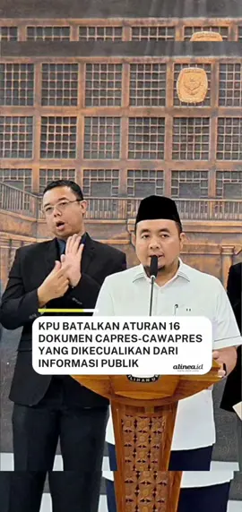 Komisi Pemilihan Umum (KPU) RI resmi membatalkan Keputusan Nomor 731 Tahun 2025 yang sebelumnya menetapkan 16 dokumen persyaratan calon presiden (capres) dan calon wakil presiden (cawapres) sebagai informasi publik yang dikecualikan.  Ketua KPU RI Mochammad Afifuddin menyampaikan, keputusan pencabutan diambil setelah melalui rapat internal khusus, berkoordinasi dengan Komisi Informasi Pusat (KIP), serta mempertimbangkan masukan publik.  “Kami secara kelembagaan memutuskan untuk membatalkan Keputusan KPU Nomor 731 Tahun 2025. Kami memohon maaf atas kegaduhan yang muncul. Tidak ada sedikit pun pretensi untuk menguntungkan pihak tertentu,” kata Afifuddin di Kantor KPU, Jakarta Pusat, Selasa (16/9/2025).  Afifuddin menegaskan, keputusan awal tidak dimaksudkan untuk menutup akses publik, melainkan sempat dipertimbangkan karena alasan kerahasiaan data pribadi. Namun, KPU akhirnya menilai keterbukaan informasi tetap lebih penting untuk menjaga akuntabilitas pemilu.  Menurut Afifuddin, aturan yang sempat ditetapkan sebelumnya juga dibuat dengan menyesuaikan Peraturan KPU, Undang-Undang Pemilu, UU Keterbukaan Informasi Publik Nomor 14 Tahun 2008, serta UU Perlindungan Data Pribadi Nomor 27 Tahun 2022.  Lebih lanjut, KPU mengapresiasi kritik publik yang ramai disampaikan lewat media sosial. “Kami berterima kasih atas partisipasi publik, masukan, dan kritik yang memastikan pelaksanaan pemilu berjalan transparan, akuntabel, serta berintegritas,” ujarnya.  Dengan pembatalan ini, dokumen persyaratan capres dan cawapres kembali dapat diakses sebagai bagian dari keterbukaan informasi publik.  #KPU #Pemilu2025 #CapresCawapres #DokumenCapres #InformasiPublik      