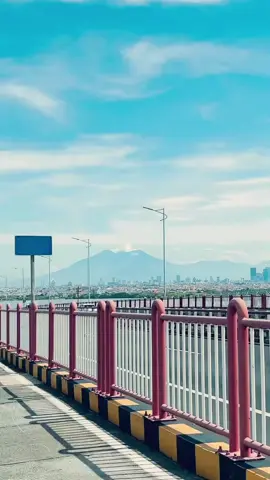 suramadu dengan view gunung nya😗🤌🏻#surabaya #suramadu #fypp 