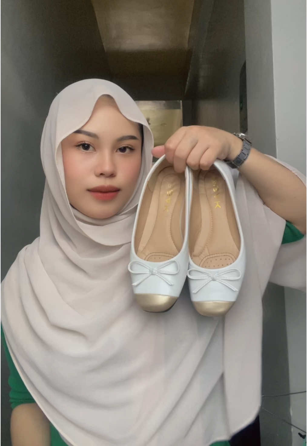 Classy doll shoes for college students 🤩🫶🏻 #hijab #hijabi #hijabstyle #fypシ #fyp 
