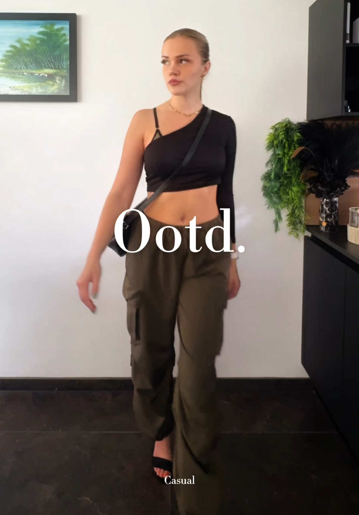 Casual, aber mit dem gewissen Extra ✨ comfy genug für den Alltag, schick genug für ein Dinner Date. Was sagt ihr: eher ‚all day look‘ oder ‚night out ready‘? 👀 #OOTD #oufitinspo #casualoutfits 