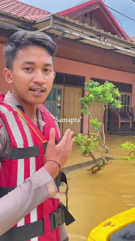 Sat Samapta Polres Bontang melaksanakan giat SAR mengevakuasi warga terdampak banjir di Kota Bontang, tepatnya di wilayah Bontang Permai. Upaya ini dilakukan untuk memastikan keselamatan masyarakat yang terdampak bencana. #PolresBontang #bontang #SAR #capcut @Polda Kalimantan Timur @DITSAMAPTAPOLDAKALTIM @POLRES BONTANG#CapCut 