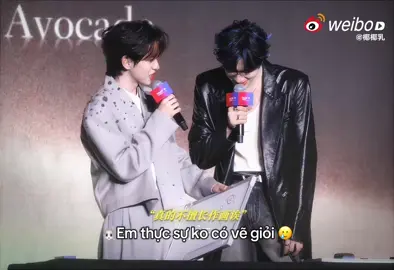 Đoạn này A Hiên tinh tế vô cùng …Tuy là 1 người hướng nội nhưng lại không thích bầu không khí im lặng nên a luôn hoạt ngôn để chọc cười mọi người  Khi Em có cảm giác tự ti vẽ ko đẹp , có chút buồn ..muốn bỏ cuộc chơi thì Anh tui vội vàng bỏ luôn quy tắc sang 1 huong khac để e được chơi 1 cách vui vẻ nhất 🥹🥹🥹  Đúng là đừng nghe đàn ông nói gì mà hãy nhìn anh ấy làm những gì   #TriểnHiên #ZhanXuan #TriểnThừa99 #LiuXuanCheng #LưuHiênThừa 