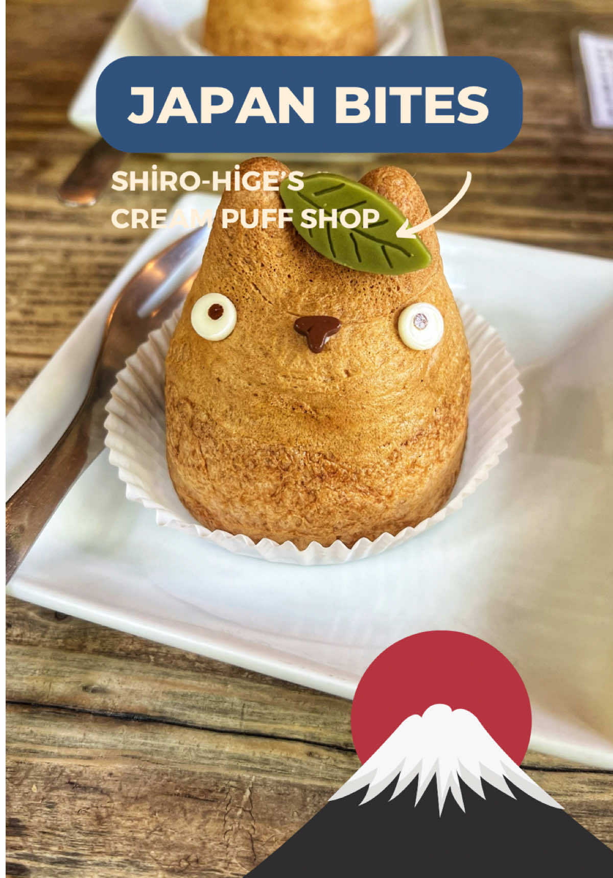 🍃✨ EPISODIO 11 – JAPAN BITES Shiro-Hige’s Cream Puff Factory – Tokyo Un piccolo angolo di magia per i fan di Studio Ghibli ✨ Nel quartiere Setagaya si trova la Shiro-Hige’s Cream Puff Factory, celebre per i suoi inconfondibili dolci a forma di Totoro 🍰 La titolare non è una persona qualsiasi: è la cognata del maestro Hayao Miyazaki! Io ho avuto la fortuna di conoscerla di persona, un incontro che ha reso l’esperienza ancora più speciale 💖 I cream puff hanno una pasta leggera e friabile, farcita con creme stagionali che variano dal classico gusto alla crema pasticcera fino a opzioni più originali come matcha e fragola 🍓🍵 Non sono solo dolci bellissimi da vedere, ma anche buonissimi da mangiare: delicati, cremosi e pieni di personalità, proprio come i film di Ghibli. 💡 Consiglio: arrivate presto, perché vanno a ruba! E se siete fan di Totoro e dello Studio Ghibli, questa tappa è praticamente obbligatoria. 📍 Location: quartiere Setagaya, Tokyo 💴 Prezzi un po’ più alti della media, ma assolutamente giustificati dall’unicità dell’esperienza. ✨ Punteggio: 4 morsi su 5 🥢 #JapanBites #LisaInGiappone #TokyoSweets #Totoro #StudioGhibli       