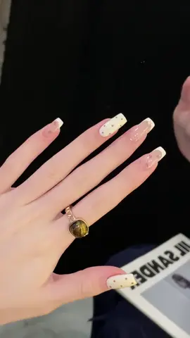 Chấm bi trắng, chấm bi hồng #NailDouyin #NailTrongSuot #Nail2025 #Nailmatmeo #Nailhoangmai    