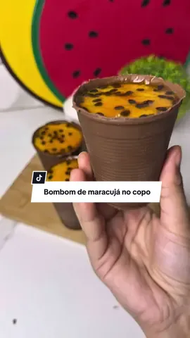 O copo comestível de morango ficou bom, mas esse de maracujá ficou sensacional. Sério, que sobremesa maravilhosa😋🍓 #doces #bombom #morango #marido #receita 