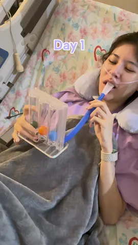 This Triflow is for doing lung exercises after having surgery for a collapsed lung kaaa T_T (แล้วไปแมสไกลเชียว กุต้องมานั่งแก้แคปชั่นอีก ไม่งั้นเถียงกันอยู่นั่น)