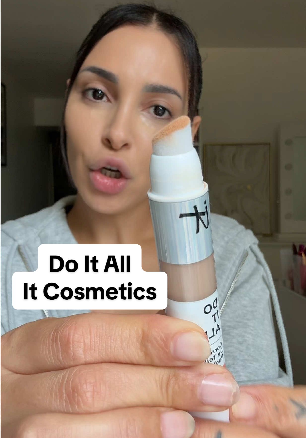 @IT Cosmetics je vais te dire la vérité sur tes concealers !publicité** Sur les anciens mais aussi sur le nouveau Do It All ! Un hybride soin maquillage qui corrige, illumine et prend soin de la peau grâce à ses acides aminés.  #undereyecircles #makeup #anticernes #doitall #itcosmetics 