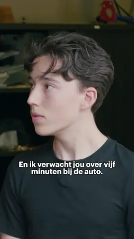 Duwt die vrouw meneer Folmers nou? 😟 #Brugklas #NPOZapp @Indy van der Spoel 