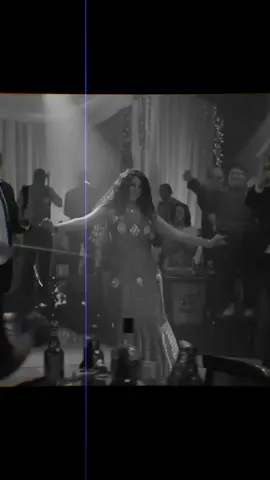 وياه صحابها يروحوا كافيه يشربوا شيشة و ياخدوا لاتيه 😂💃🏻•• #اسماعيل_الليثي #حماده_الليثي #صافيناز #رقص #لما_البت_الحلوه_تعدي 