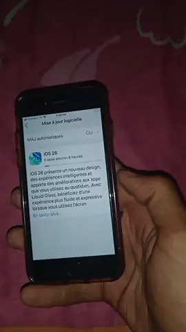 instalando iOS 26 en iphone se 2020 #iphone #ios26#iphonese2020 