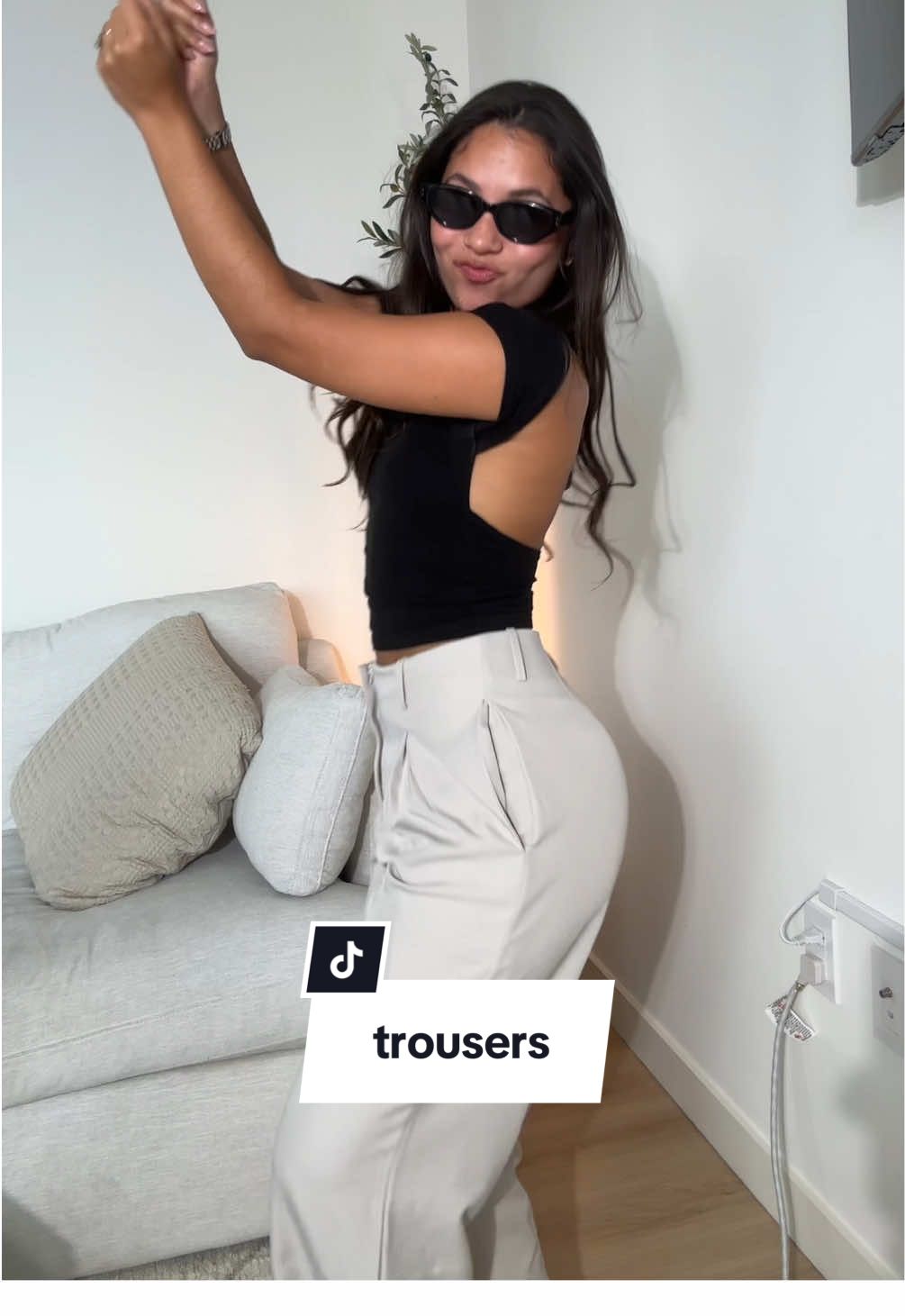 I have 2 colors and 3 more on the way🥹🤣 #trousers #everydayoutfit #casualoutfits #cleangirl #fashiontok 