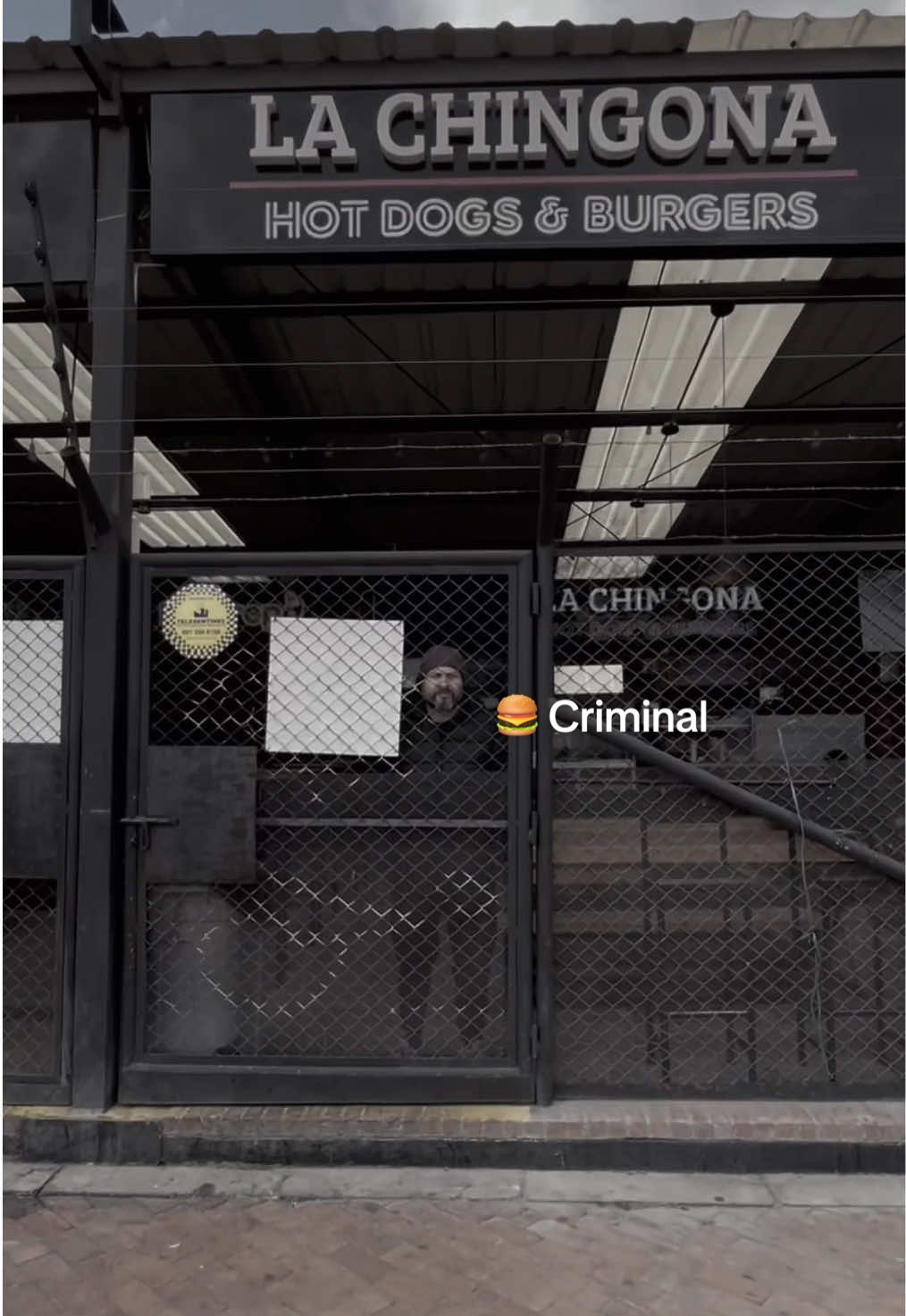Hamburguesas desde 11.5000 pesos. @La chingona hot dogs y burger está ubicada justo a lado de la estación Terreros en Soacha.  Tienen una hamburguesa llamada “La Criminal” muy bella, poderosa, sabrosa y divina. #creatorsearchinsights 