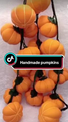 With just a balloon and some cotton, you can create these cute little pumpkins for the festive season. A simple yet cozy idea to decorate your home! 🍂✨ #handmadepumpkin #diydecor #festivecraft #homedecorideas