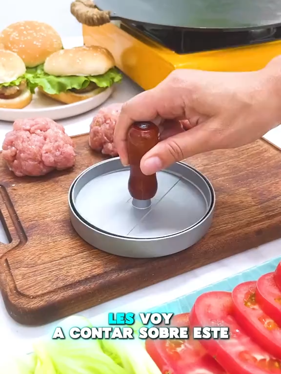 Olvídate de las hamburguesas aburridas del súper 😴 Con esta prensa creas ¡burgers jugosas, iguales y dignas de restaurante! 🍔👨‍🍳 #CocinaFacil #BurgerTime #CocinaTikTok