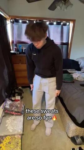 #baggypants #baggysweatpants #baggysweats #sweatpants #fashiontiktok 