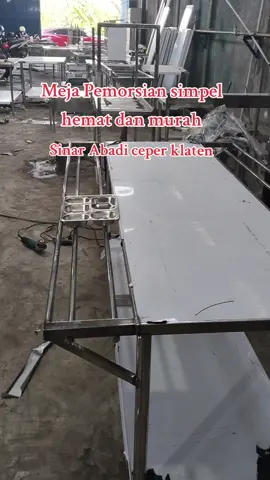 Meja pemorsian di desain simpel murah hemat untuk dapur MBG yg bermanfaat membantu pemorsian Sinar Abadi ceper klaten jawatengah , memproduksi segala macam alat2 dapur & resto yg standart SNI TKDN  wa 085275555565 #alatdapur #dapurmbg #bgn #mbg #jualalatdapur 