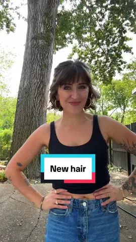 New hair new me! I’ve been dealing with some autoimmune side effects that have really affected my hair and rather than fight it and be anxious over it, I thought I’d take it as a sign to get a cut I’ve wanted forever…and I love it. Hair holds energy and what better time than now to shed? Thank you @marwa.bashir  #frenchbob #haircut #transformation 