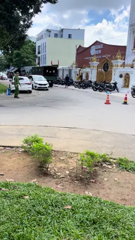 Cố gắnh vài năm rồi về nha có anh😥😥