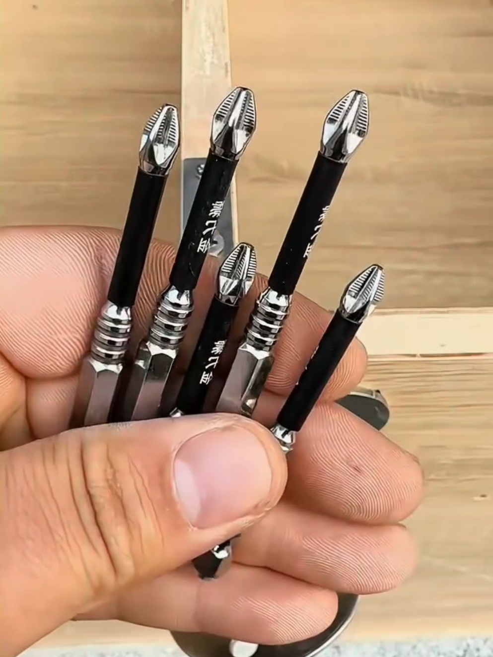 Cansado de ferramentas que não aguentam o tranco? O Conjunto de Ponteiras K5 é feito com uma liga de titânio ultra resistente, projetado para durar e suportar alto impacto. Um investimento inteligente para quem valoriza qualidade e não quer jogar dinheiro fora. #ferramentasdequalidade #durabilidade #custobeneficio #marcenaria #investimento --- Ponteira Resistente, Titânio, Liga Metálica, Chave de Impacto, Durabilidade, Ferramenta Profissional, Qualidade, Custo Benefício, Não Quebra, Longa Vida, Oficina Mecânica, Marcenaria, Construção Civil, K5, Jogo de Brocas, Ferramenta Forte, Investimento, Compre Certo, Hardware.