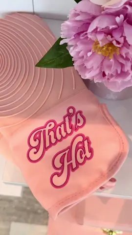 In case you didn’t get the memo, ✨That’s Hot✨ #parishilton #pink #cookware #ovenmitt #gloves 