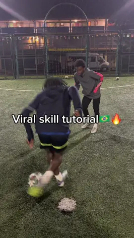 Viral football skill tutorial🤯🔥 #footballtiktok #soccertiktok #soccerskills #footballskills 