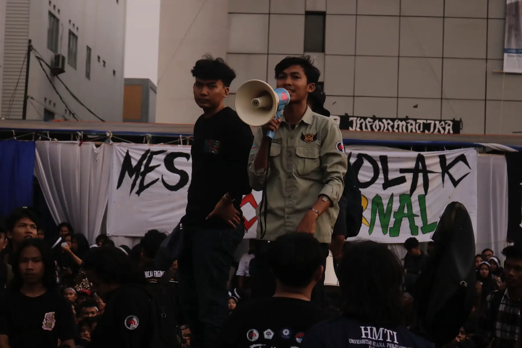 Tujuan pendidikan itu untuk mempertajam kecerdasan, memperkukuh kemauan serta memperhalus perasaan  - Tan Malaka - #fyp #fakultasteknik #kampus #tanmalaka #bapakrepublikindonesia 