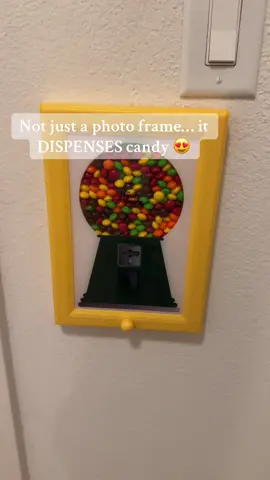 This photo frame candy dispenser is the sweetest wall decor you’ll ever own! 🍬🖼️ Perfect for candy, nuts, or even pet treats — it’s fun, functional, and a guaranteed conversation starter. ✨ 