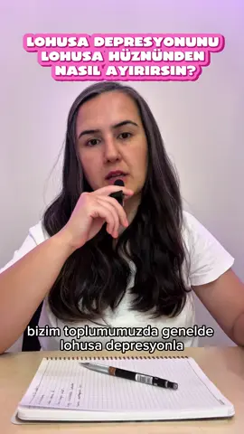 Lohusa hüznü ve lohusa depresyonu çok karışan iki kavram. Bu videoda kısaca nasıl ayırt edilir ondan bahsettim. Bu konuda daha fazla kadının bilinçlenmesini istiyorum. Yaşadığınız kaybolmuşluk hissini sadece hormonlarla açıklayamayız. Altında yatan bir çok sebep var. Ama en önemlisi travma geçmişi. Doğum, ruhsal, fiziksel ve zihinsel bir olay. Bütün bu alanlarda var olan travmalar doğumla birlikte tetiklenmesi çok olası. Lütfen öz farkındalığınızı arttırın. Lohusa depresyonu, kendi kendine geçmesini bekleyeceğiniz bir süreç olmak zorunda değil🪷🪷🪷 #lohusadepresyonu #lohusahüznü #özfarkındalık #doğum #yenianne 
