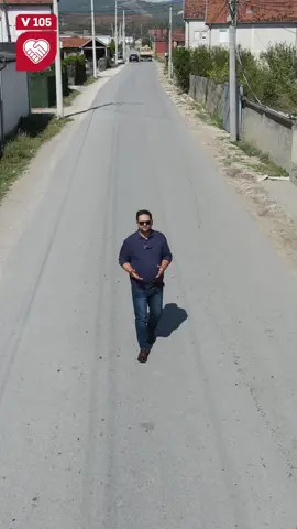 🚧 Rruga “Vëllezërit Gërvalla” – Koha për ndryshim! Banorët e Sllatinës, Tërllabuqit, Banjskës dhe Pasomës prej vitesh ballafaqohen me mungesa elementare në infrastrukturë: ❌ mungesë trotuari, ❌ rrugë lagjesh, ❌ mungesë kanalesh anësore, ❌ mungesë ndriçimi, ❌ mungesë zgjerimi dhe mirëmbajtjeje, ❌ mungesë sinjalizimi dhe sigurie. ➡️ Këto mangësi e vështirësojnë jetën e qytetarëve dhe e pengojnë zhvillimin e zonës. Por kjo hapësirë ka potencial të madh: 🌊 Lumi “Podranqa” mund të kthehet në një hapësirë të gjelbër dhe atraktive për banorët. 🏫 Parcela publike e ish-kazermës ushtarake mund të shfrytëzohet për ndërtimin e një shkolle moderne që i shërben gjithë zonës. 🌳 E gjithë kjo hapësirë mund të shndërrohet në një zonë të bukur, funksionale dhe të dobishme për qytetarët. Me vizion të qartë dhe me investime të duhura, kjo zonë mund të bëhet shembull i zhvillimit urban dhe rural në Vushtrri. Me Lëvizjen Vetëvendosje! dhe me kryetar, Dr. Sylejman Meholli në nr. 105 këto padrejtësi do të përfundojnë! #Nasuf ALIU nr. 7️⃣ #Bashkë  #lëvizjavetëvendosje✅️105 