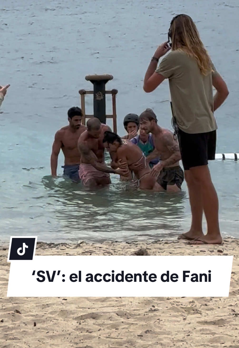 #SupervivientesAllStars, desde dentro (parte 12): el equipo asiste rápidamente a Fani tras su accidente en una prueba. Por suerte no fue nada y pudo continuar. #Supervivientes #SV #realityshow #Telecinco