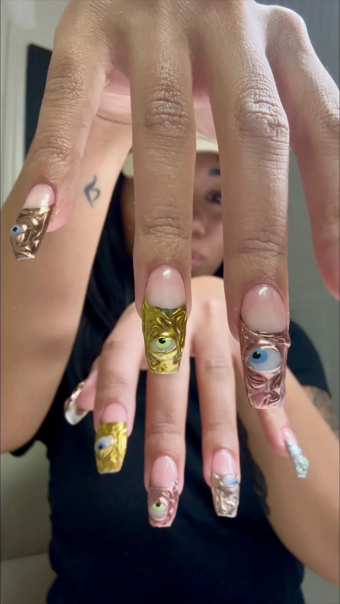 these nails aren’t nails… they’re armor 👁️✨💅 @bunnyglossnails  —————————————— #NailArt #NailInspo #StatementNails #MetallicNails #NailDesigns