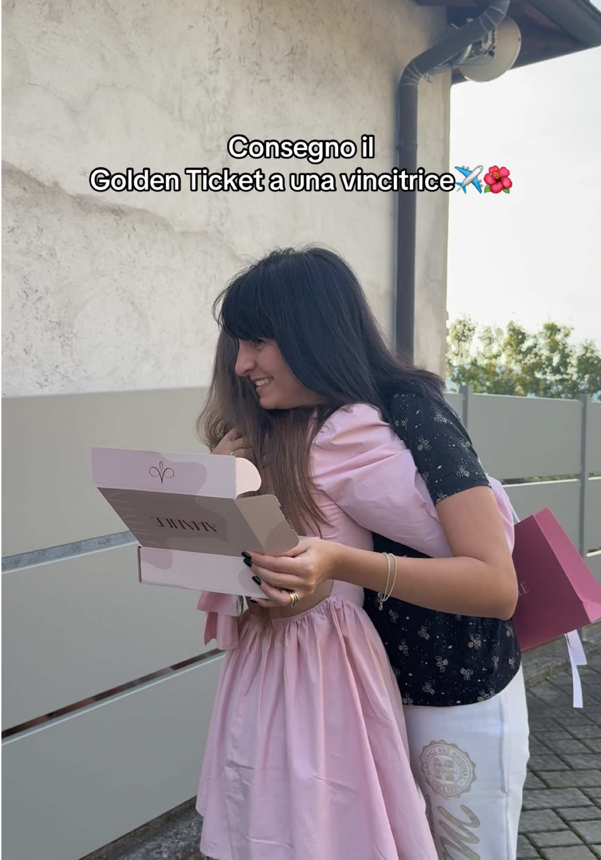 Quest’anno i Golden Ticket sono 5! I primi quattro vincitori estratti li riceveranno nel pacco, il quinto invece, come da regolamento, lo abbiamo consegnato di persona❤️