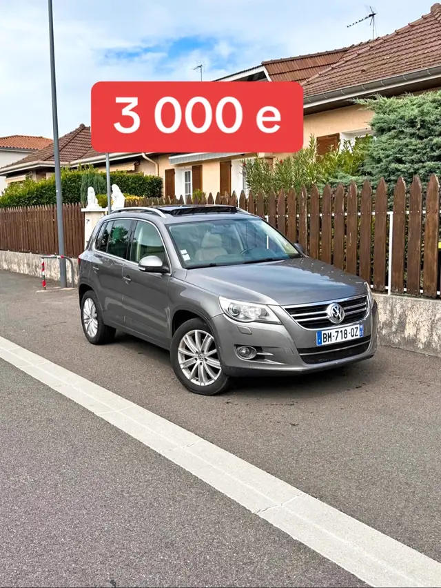 À saisir: Volkswagen Tiguan 2.0 TDI 140cv DSG CARAT 4x4 @Marketplace Automobile 🚙  Année 2009 avec 240 000 kilomètres. FULL OPTIONS Démarre et roule très bien  Aucun problème  Intérieur extérieur très propre  Aucun soucis  Options #voiture #vwtiguan #marketplace  Jante Alu 18 Radar de recul  Caméra de recul Toit ouvrant et panoramique  Xénon Siège cuir Siège électrique  Siège chauffant  GPS Commande au volant  Régulateur de vitesse  Feu automatique  Clim automatique  Etc etc …..  #import  #export 