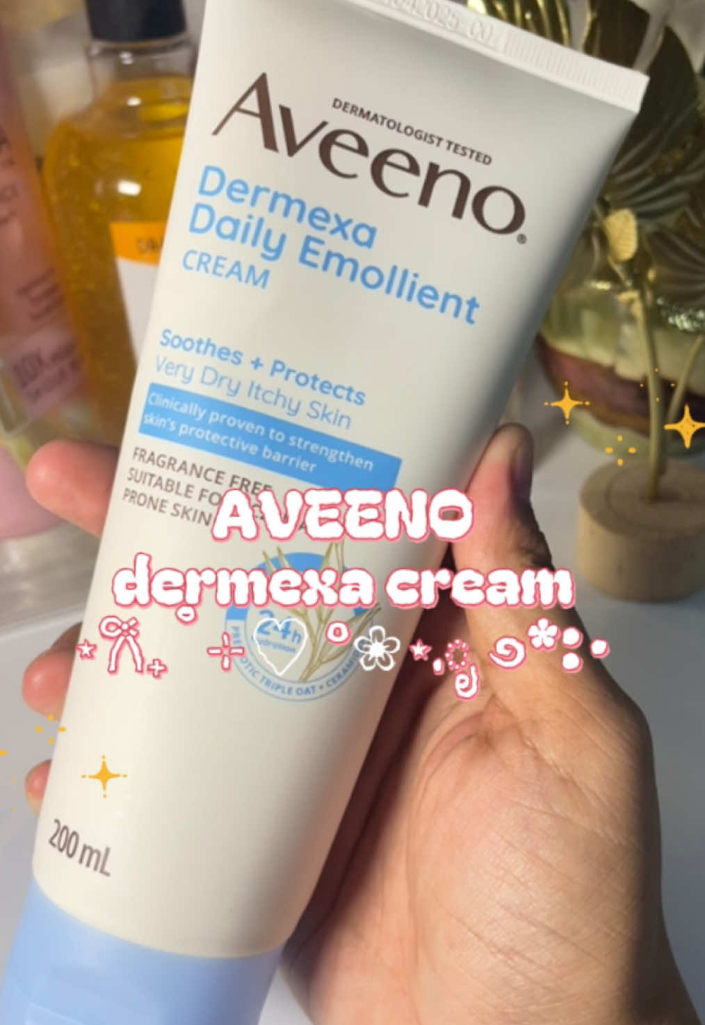 Aveeno Dermexa Daily Emollient Cream (200ml) – Soothes & protects very dry, itchy, and eczema-prone skin 🌿✨ Fragrance-free, dermatologist-tested, and proven to strengthen the skin’s protective barrier 💧 #aveeno #skincare #eczemacare #aveenodermexa #aveenodermexadailyemmolientcream 
