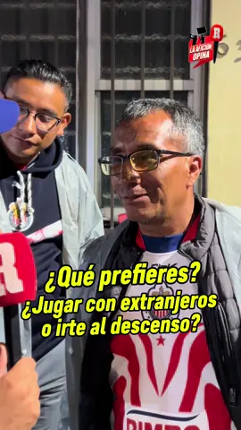 ‘Prefiero irme al descenso que jugar con extranjeros' Difícil pregunta para los chivahermanos: ¿jugar con extranjeros o irse al descenso?  🎙️ @Pablo Lmtz  😟🇲🇽🔥 #TikTokDeportes #clubamerica #AméricaVsChivas #chivas 